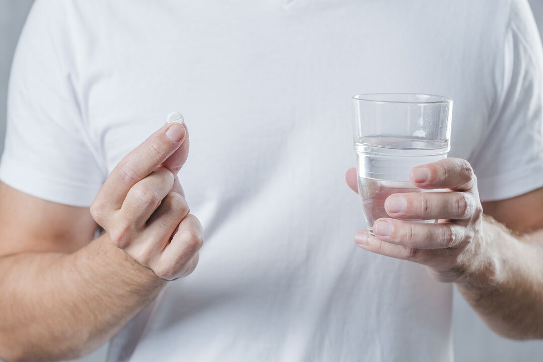 Muž prijíma Urosaf z prostatitídy
